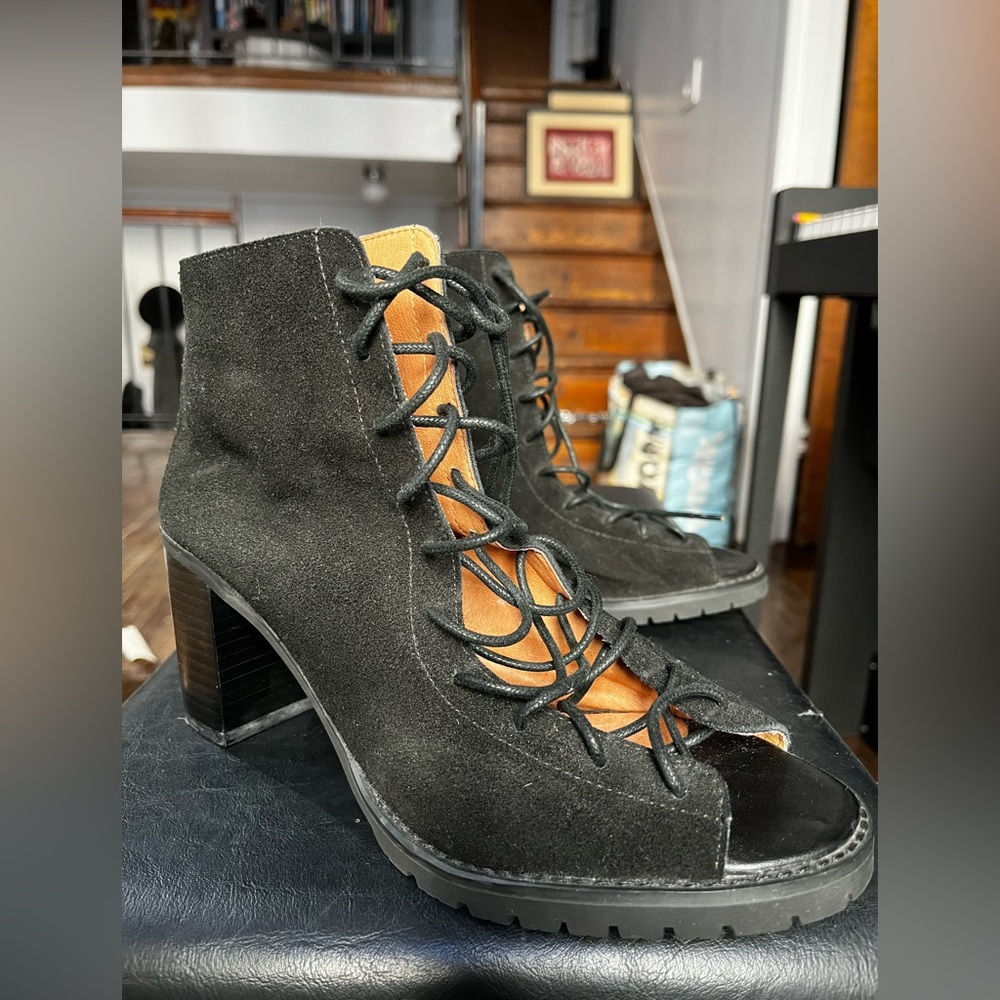Crown Vintage Brand Suede Lace-up Heeled Boots